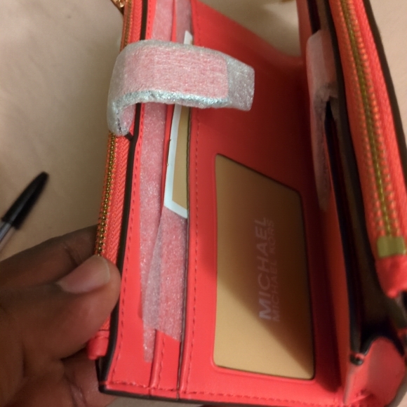 MICHAELKORS INDIE PINK COLOR LEATHER GOLD TWO POCKET WALLET + WRIST STRAP